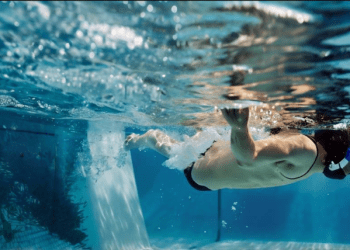 Making Waves in Singapore: Become a Certified Swimming Instructor Today!
